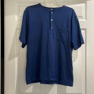 Blue shirt sleeve shirt